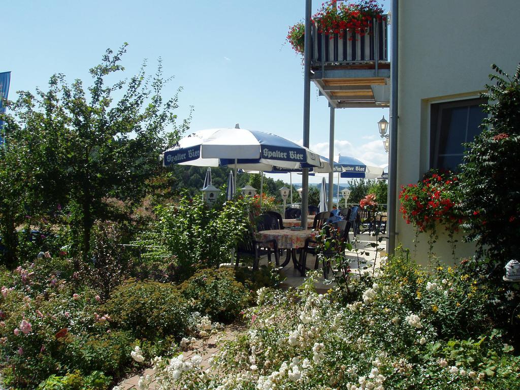 Seehotel Zur Hopfenkönigin Spalt Exterior foto